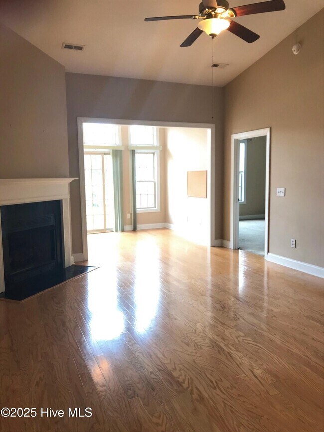 Foto del edificio - 3013 Braewood Ct