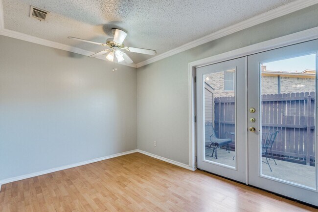 Foto del edificio - 3 Bedroom Condo for Lease