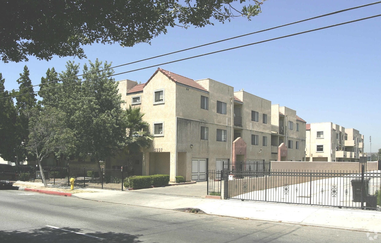 Primary Photo - 3237-3239 Baldwin Park Blvd