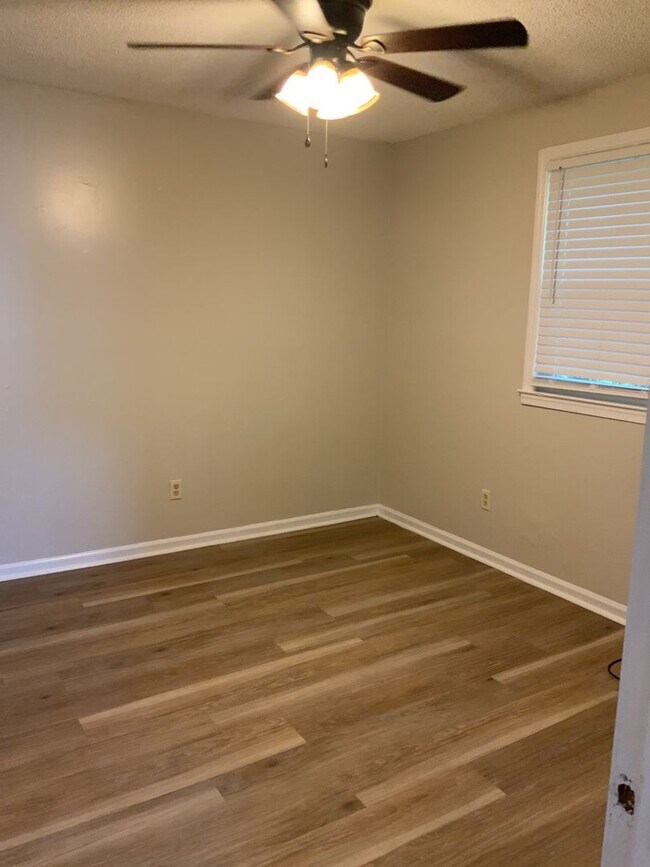 Foto del edificio - 2 Bedroom 1 bath Apt