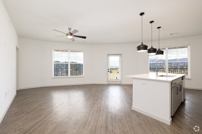 Interior Photo - Rewind at Crest