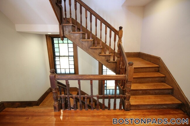 Building Photo - 65 Beech Glen St