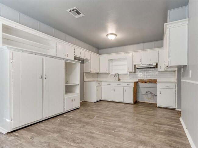 Building Photo - 3 Bed, 1.5 Bath Rental Home in SW OKC