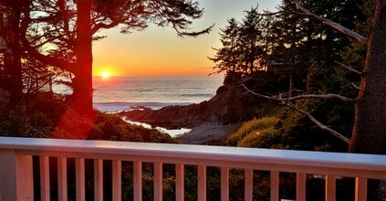 Building Photo - 335 SW Midden Reach