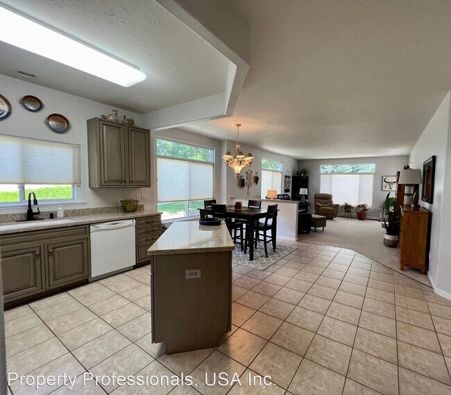 Building Photo - 3 br, 1.5 bath House - 299 Limberpine Circle