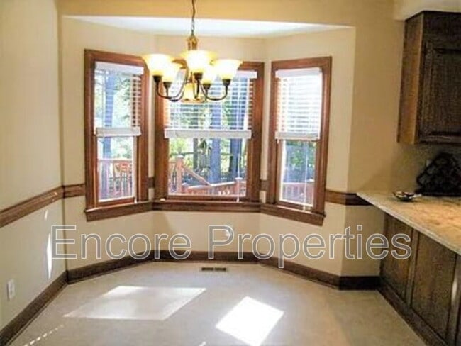 Building Photo - 106 Whispering Pines Ct