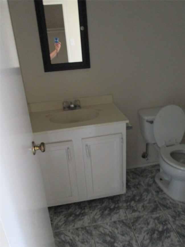 Foto del edificio - 6818 Glenstein Dr