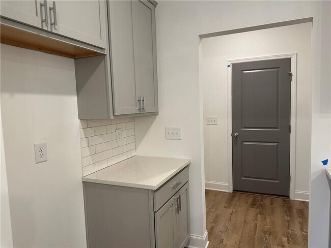 Building Photo - 2955 Vinca Dr