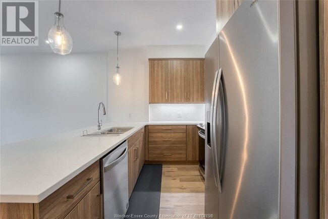 Photo du bâtiment - 1740 Sprucewood Ave