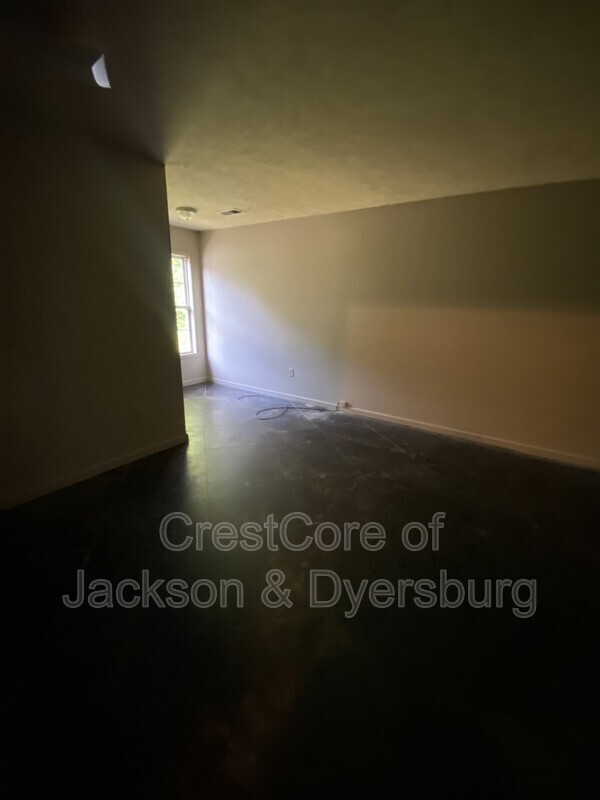 Building Photo - 404 E Johnson St