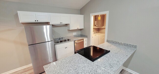 Building Photo - 1859 Fox Run Dr