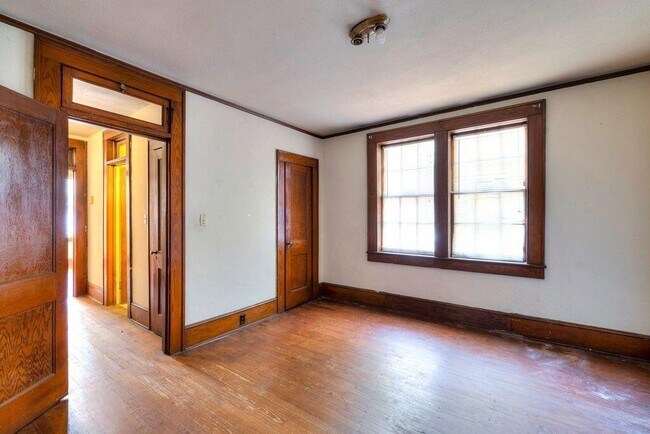 Foto del edificio - 25 W Charlotte Ave