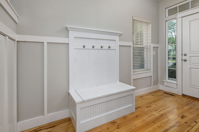 Building Photo - 3-Bedroom Home in the Mill District