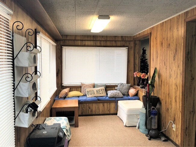Building Photo - 3D Tour Available - Off-Street Parking + Pet-Friendly + Back Patio! Available August 1st!