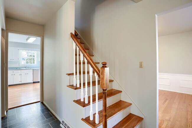 Foto del edificio - 332 Deerfield Rd