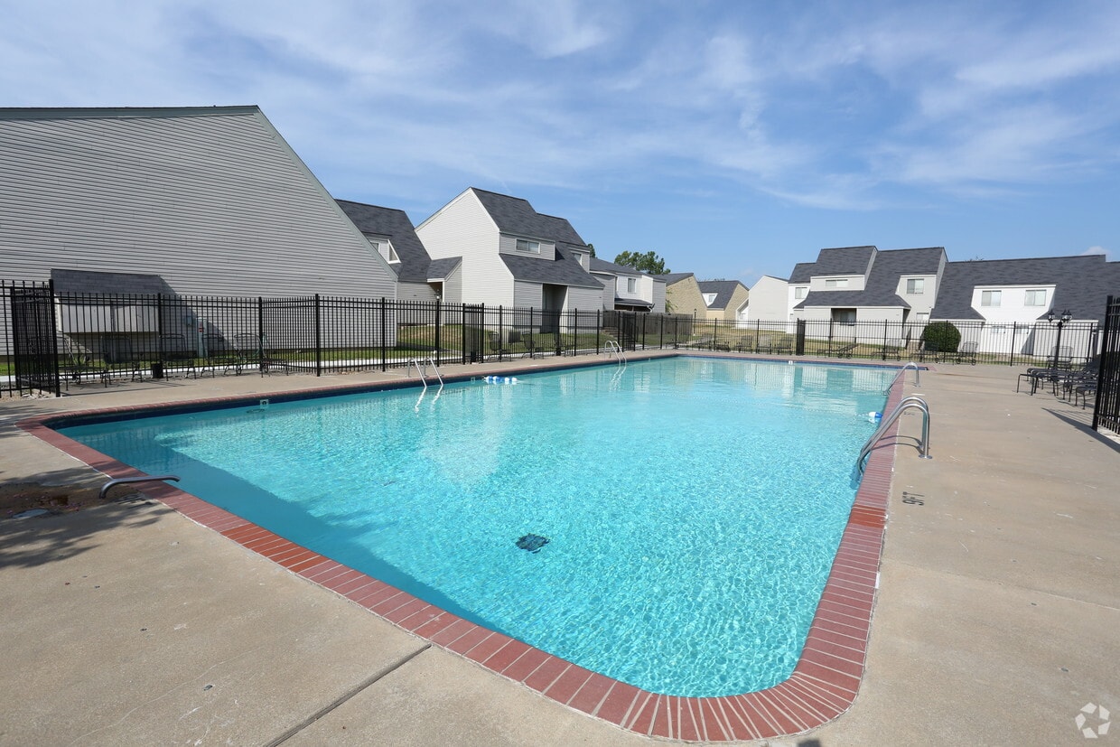 Sturbridge Townhomes Apartments in Little Rock, AR