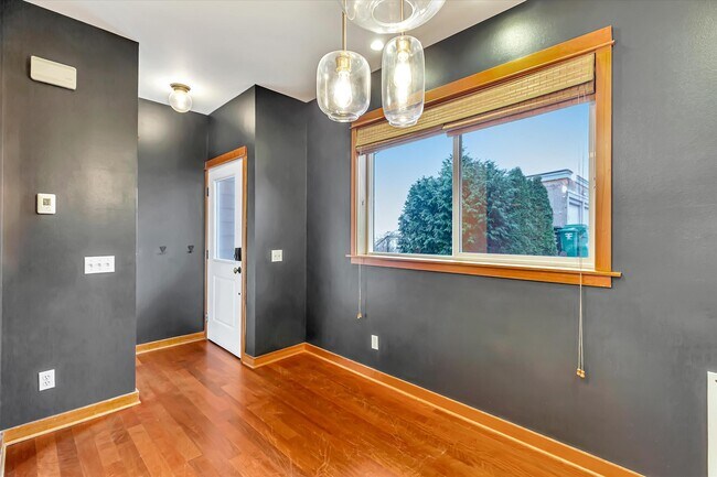 Foto del edificio - 1939 10th Ave W