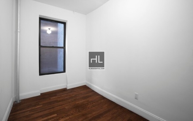 Foto del edificio - 213 W 13th St
