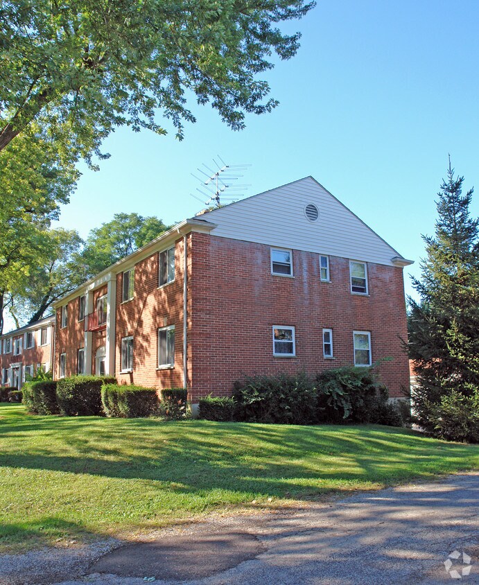 Building Photo - 1051-1057 Broadview Blvd S