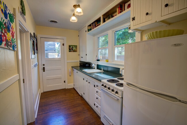 Foto del edificio - 1 Bed/1Ba.. Adorable Bungalow in Prime North End Location!