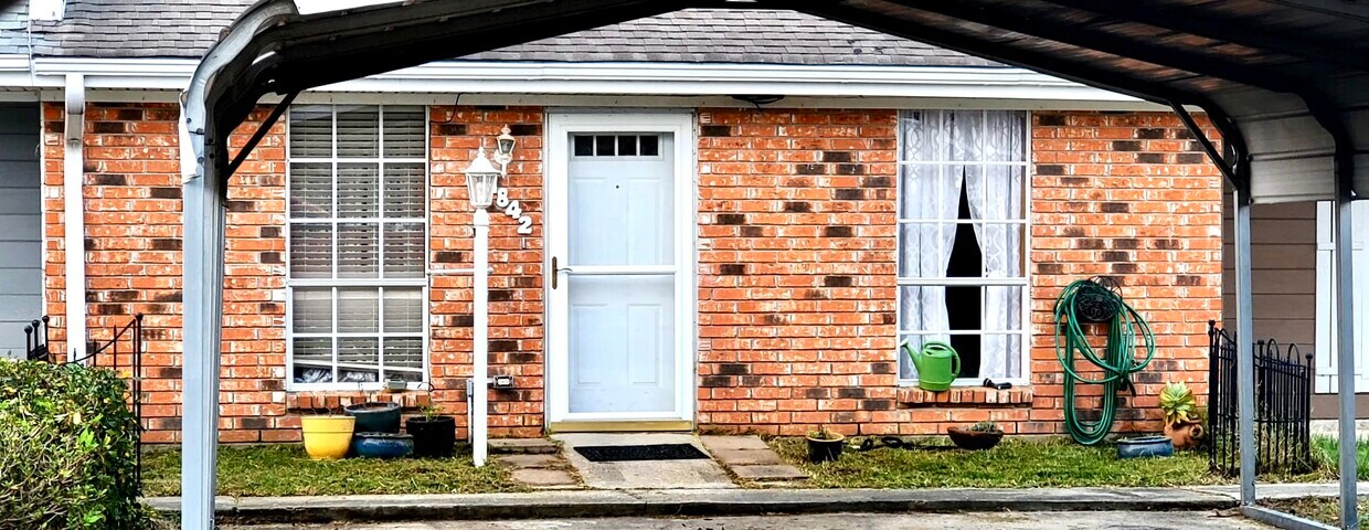 Primary Photo - 1842 N Tallowood Dr