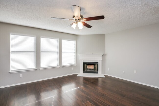 Building Photo - 1406 Plateau Dr