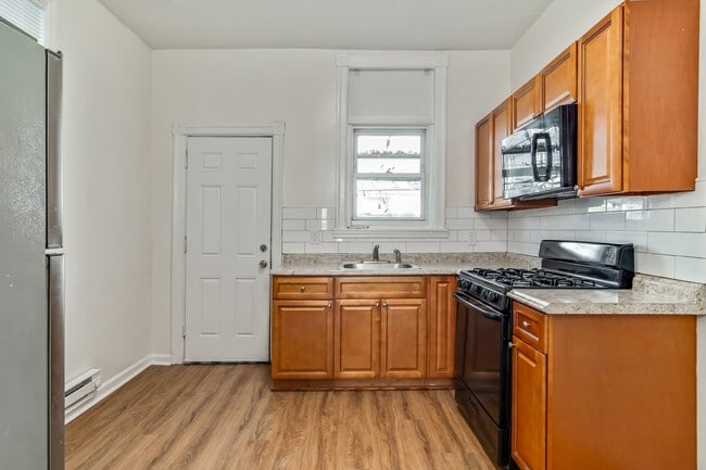 Building Photo - 4808 N Franklin St