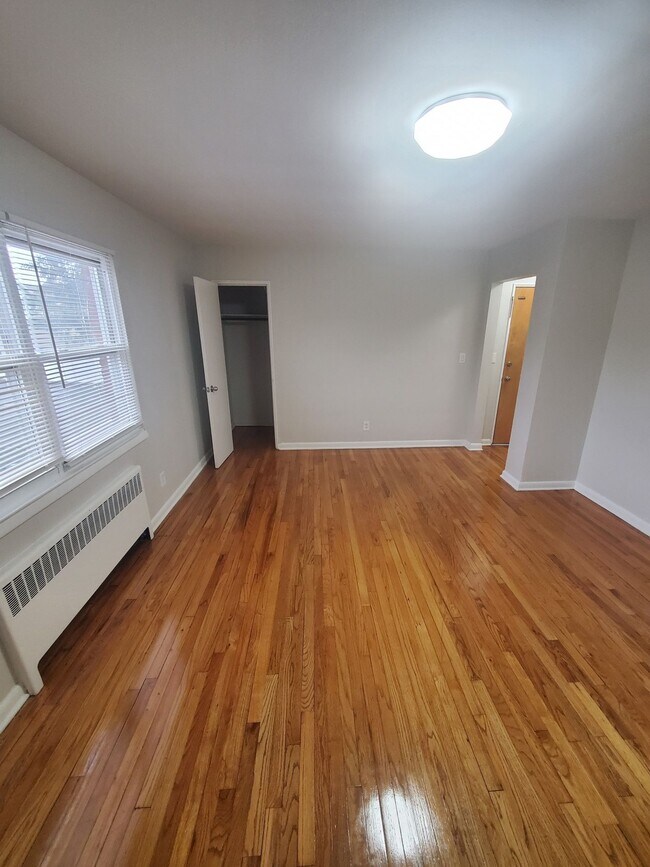 Foto del edificio - 48 E Main St