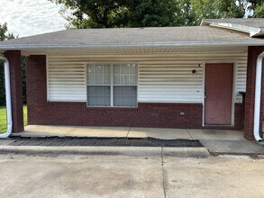 Building Photo - 906 Scott St