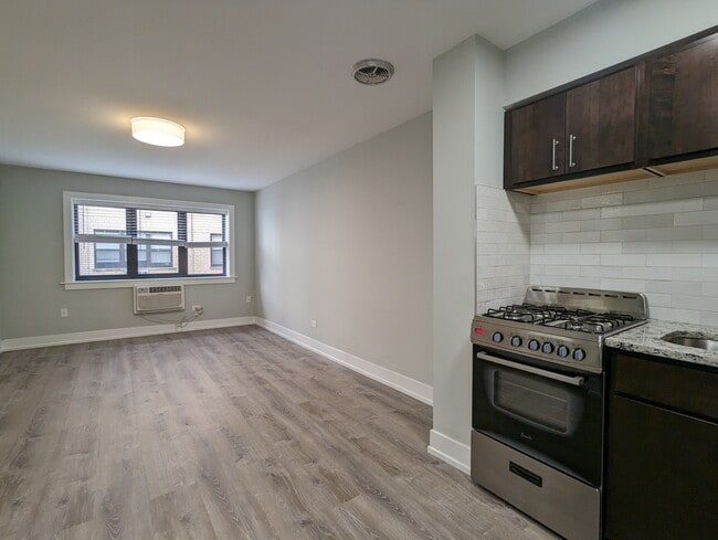 Building Photo - 454 W Barry Ave