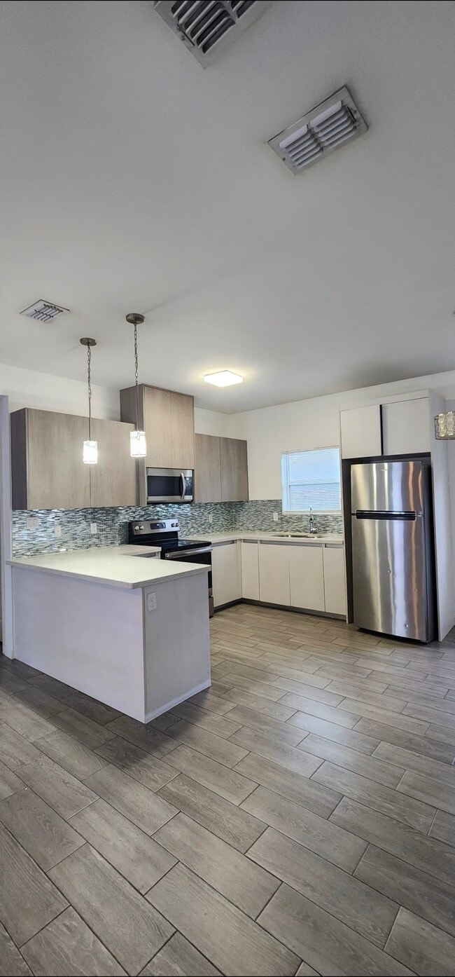 Foto del edificio - 807 W Garrison Dr