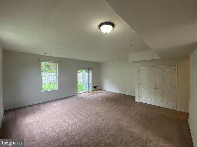 Building Photo - 10910 Coreys Way
