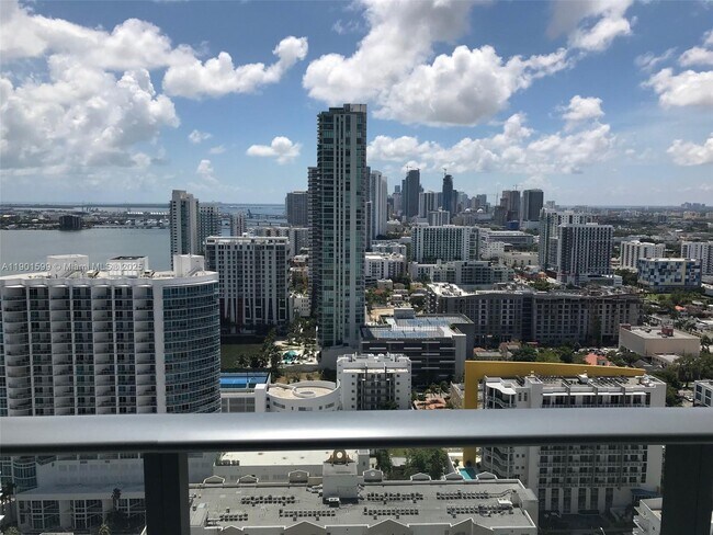 Foto del edificio - 501 NE 31st St