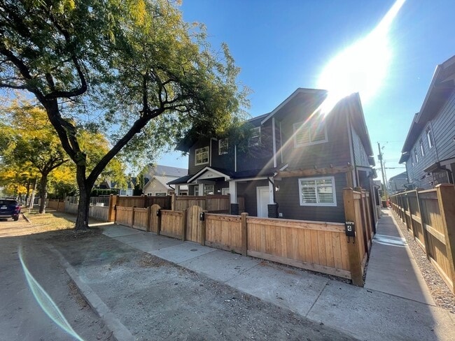 Building Photo - 839 Wilson Ave