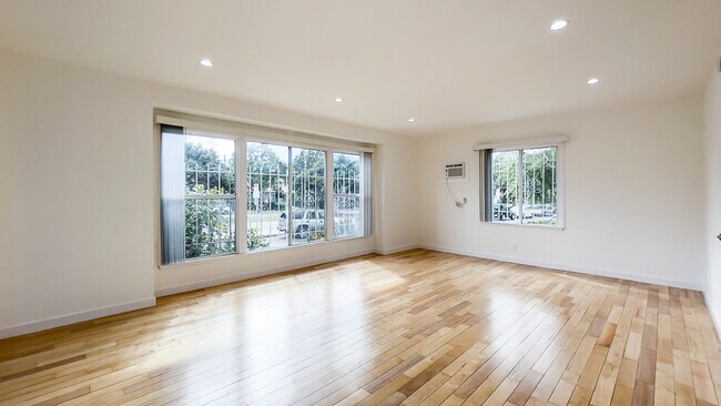 Foto del edificio - 5701 S San Vicente Blvd