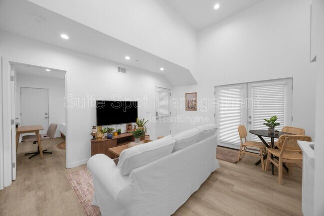 Foto del edificio - 308 N Catalina Ave