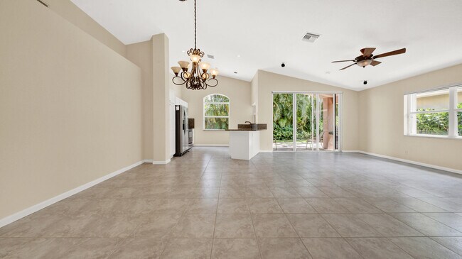 Building Photo - 13255 Royale Sabal Ct