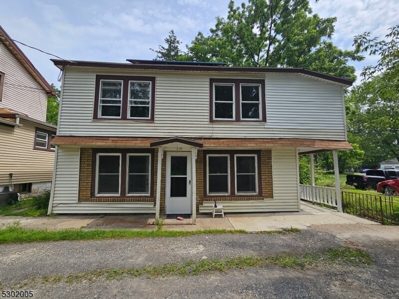 Primary Photo - 305 Park Ave