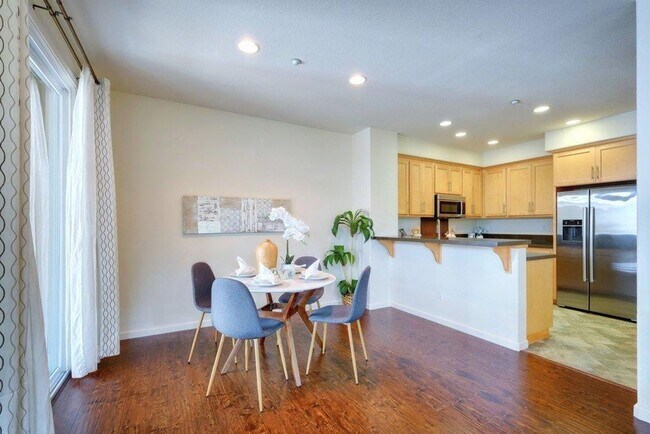 Building Photo - SAN JOSE - Well Maintained Tri-Level 2/2.5 Townhouse