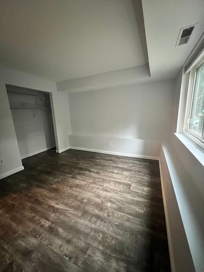 Building Photo - 4 Bridgeview Cir