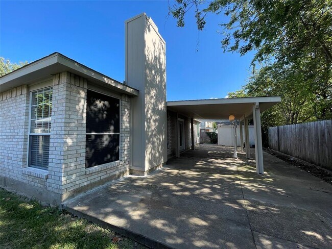Building Photo - 4325 Fairmont Dr