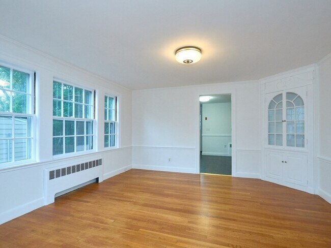 Building Photo - 603 Belmont St