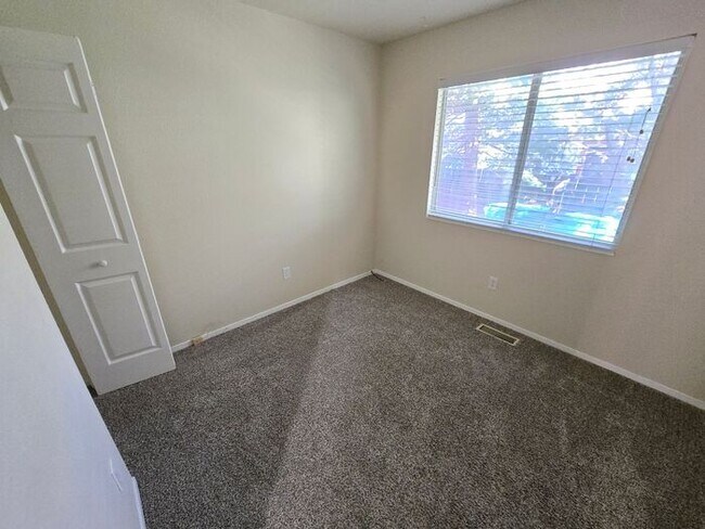 Foto del edificio - Inviting 3-bedroom Home in Established Sparks Neighborhood