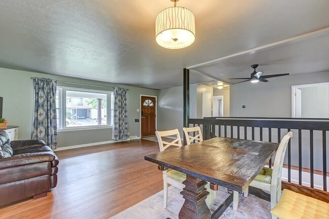 Living - 1371 E Bates Ave