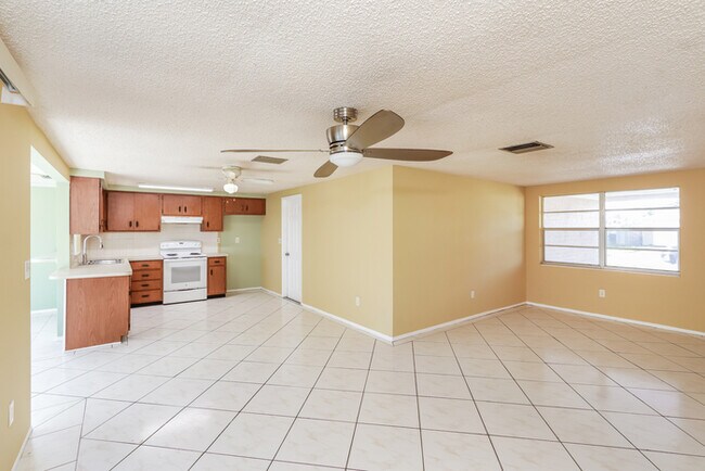 Foto del edificio - 3724 Redwood Dr