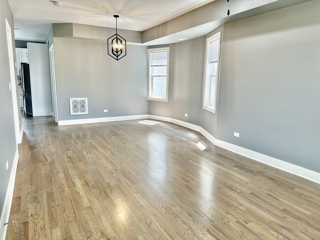 Building Photo - 2233 N Lawler Ave