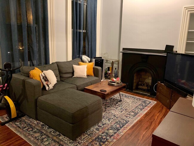 Living room - 1509 Buena Vista St