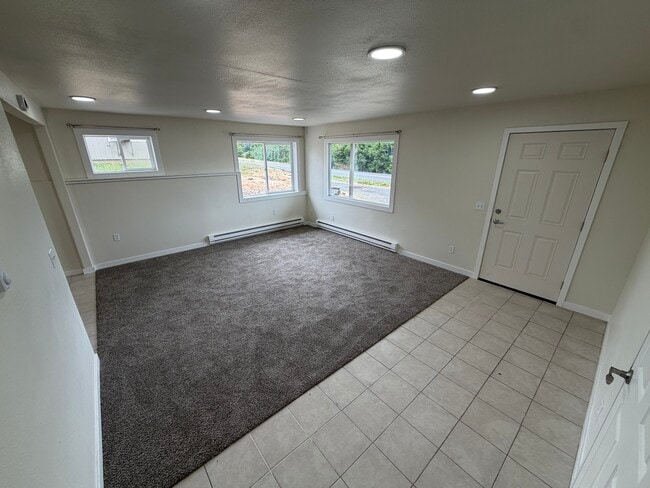 living room - 404 West Klickitat ave