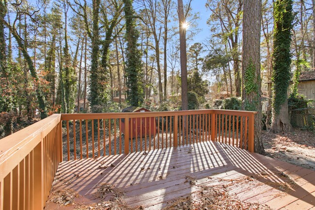 Building Photo - 605 Essington Pl
