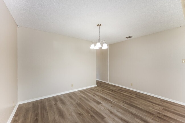 Foto del edificio - 8743 Ridge Moon Dr